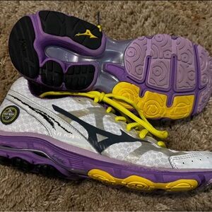 Mizuno Women's White and Purple Athletic Shoes
